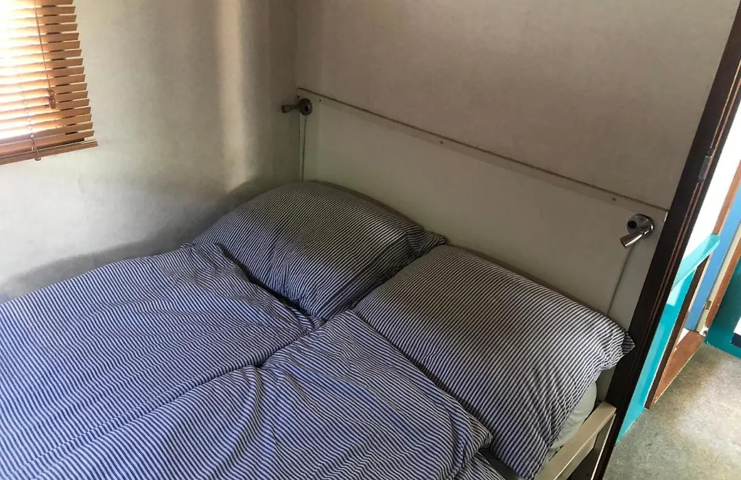 Floating B&B Amsterdam-1