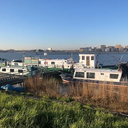 Floating B&B Amsterdam-3